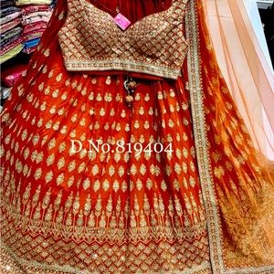 This awesome three piece set is chilled orange with golden accents.